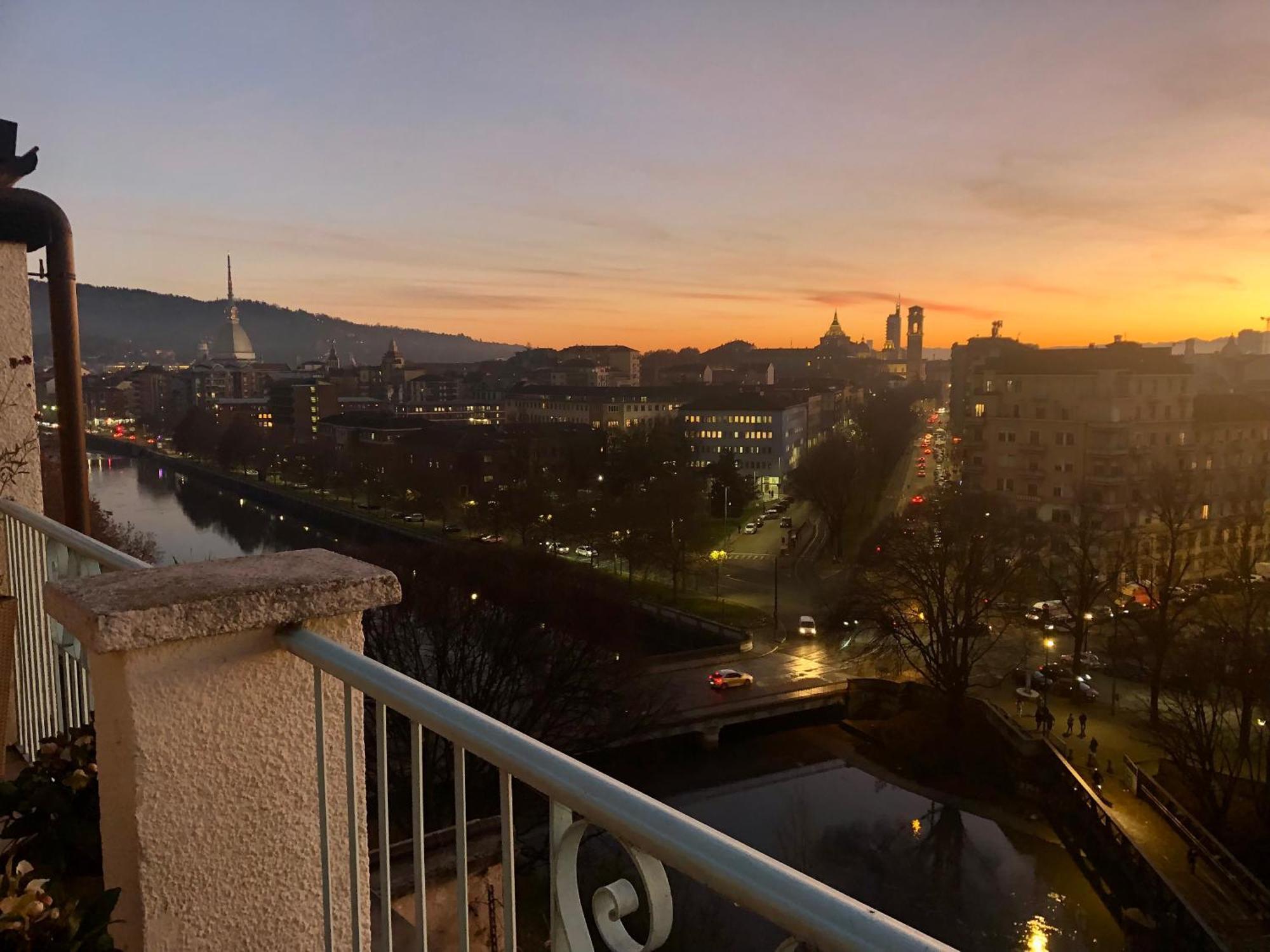 Ferienwohnung Attico Ellen Terrazza Con Vista Turin Exterior foto