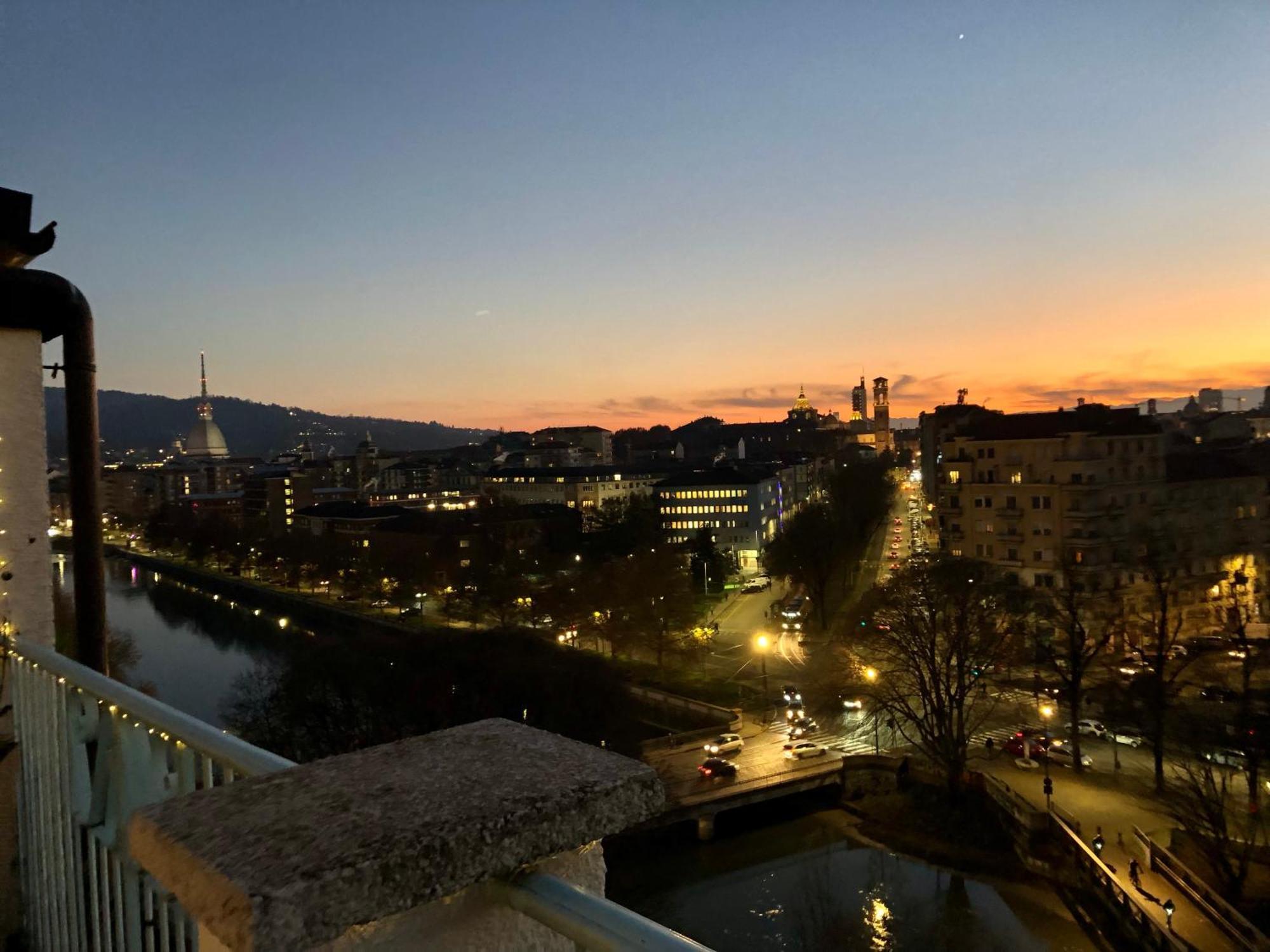 Ferienwohnung Attico Ellen Terrazza Con Vista Turin Exterior foto