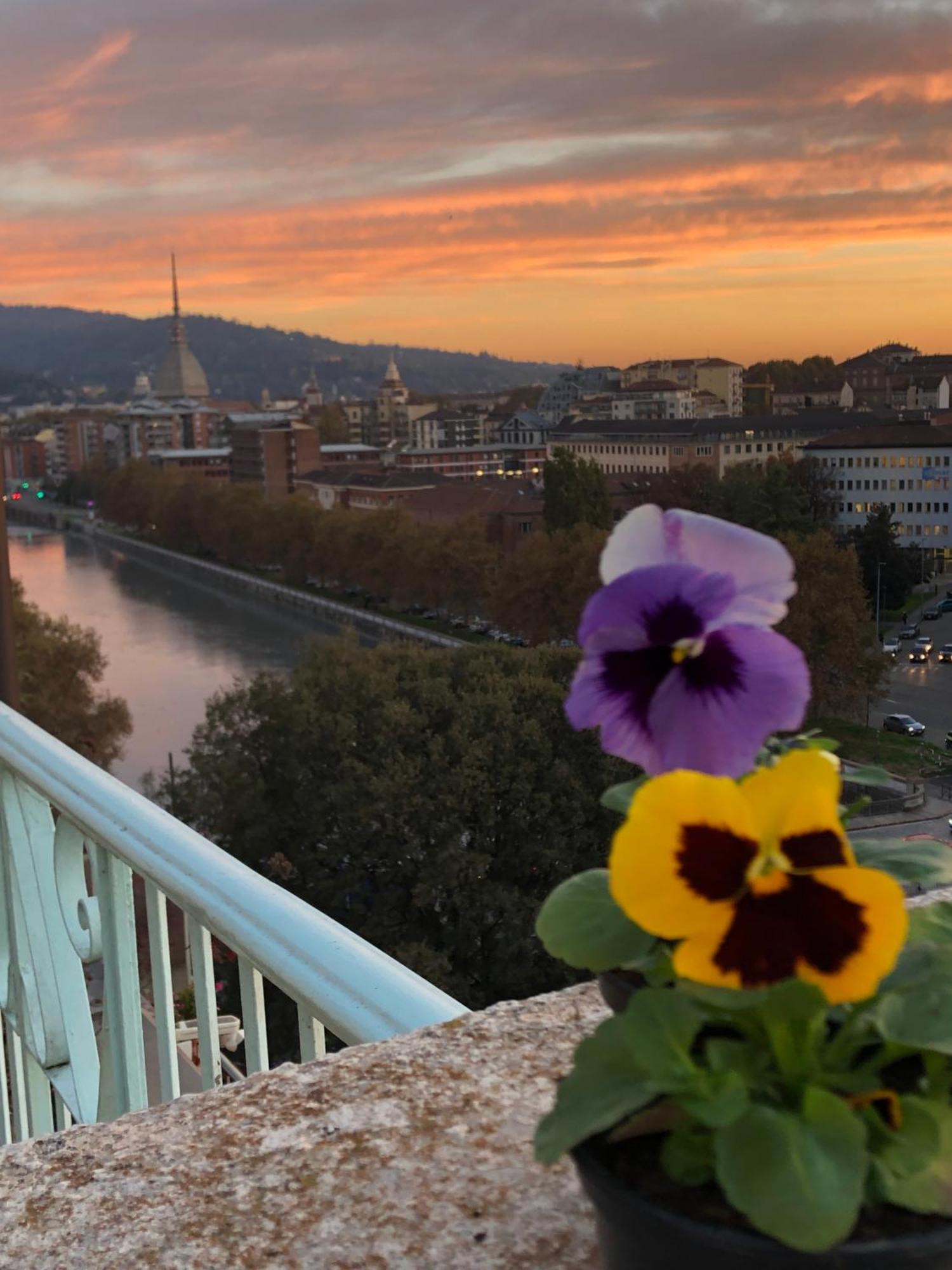 Ferienwohnung Attico Ellen Terrazza Con Vista Turin Exterior foto